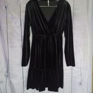 Lilypad velour v-neck long-sleeved dress